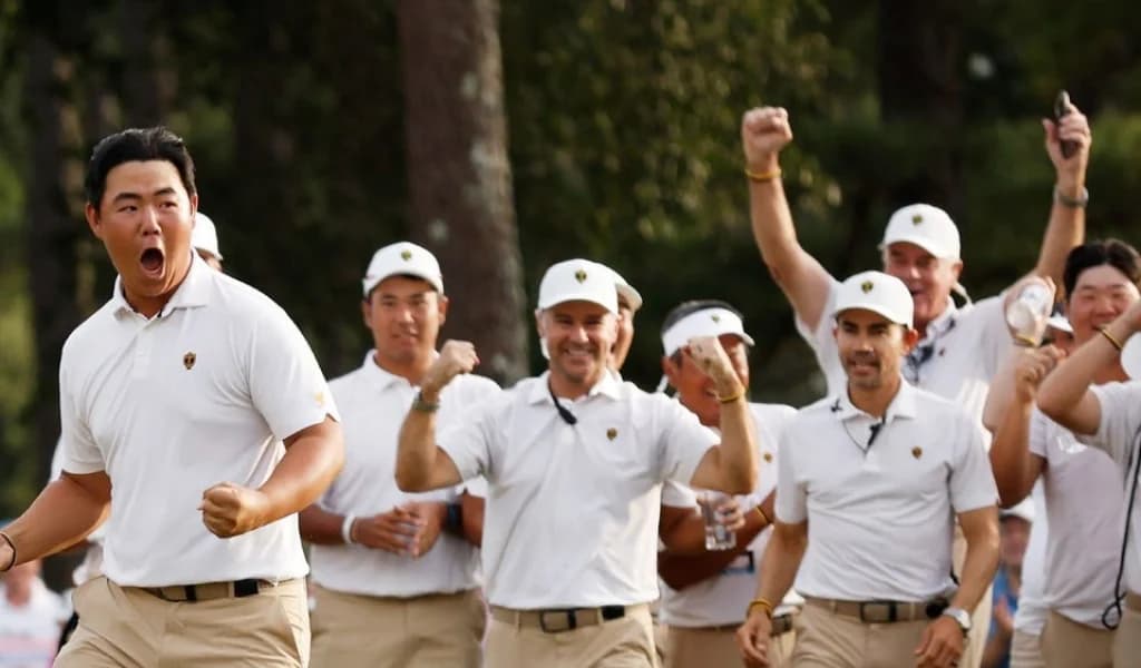 International team players celebrate a holed putt at the Presidents Cup