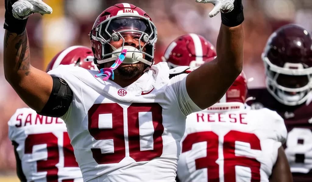 Alabama defensive lineman flexes both arms after a stop