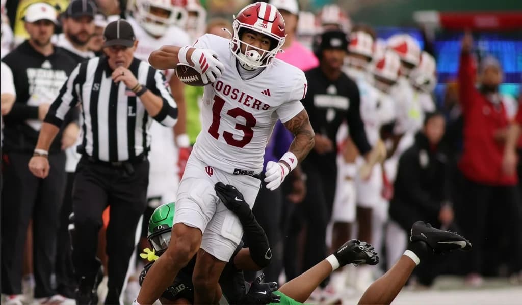 Indiana Hoosiers receiver breaks free down the sideline